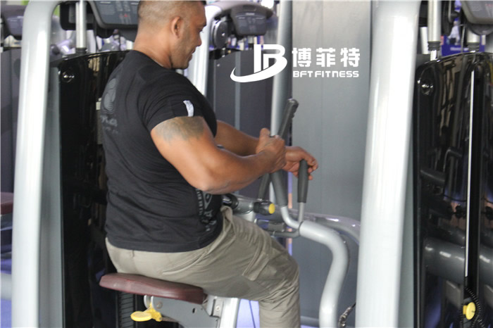 坐式拉背麻豆成人免费视频